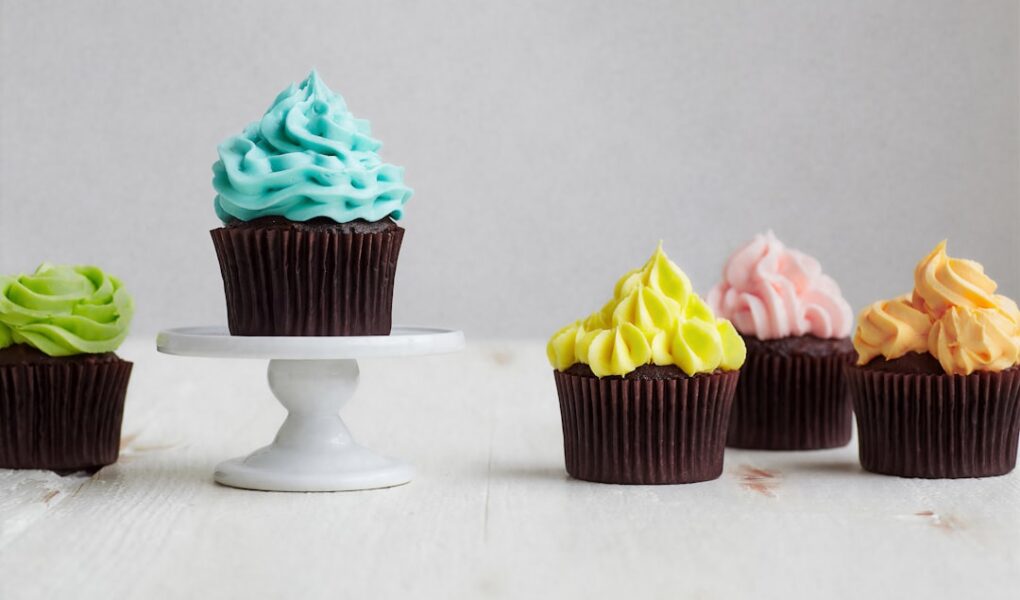 Muffins og Cupcakes: Kreative Oppskrifter og Tips